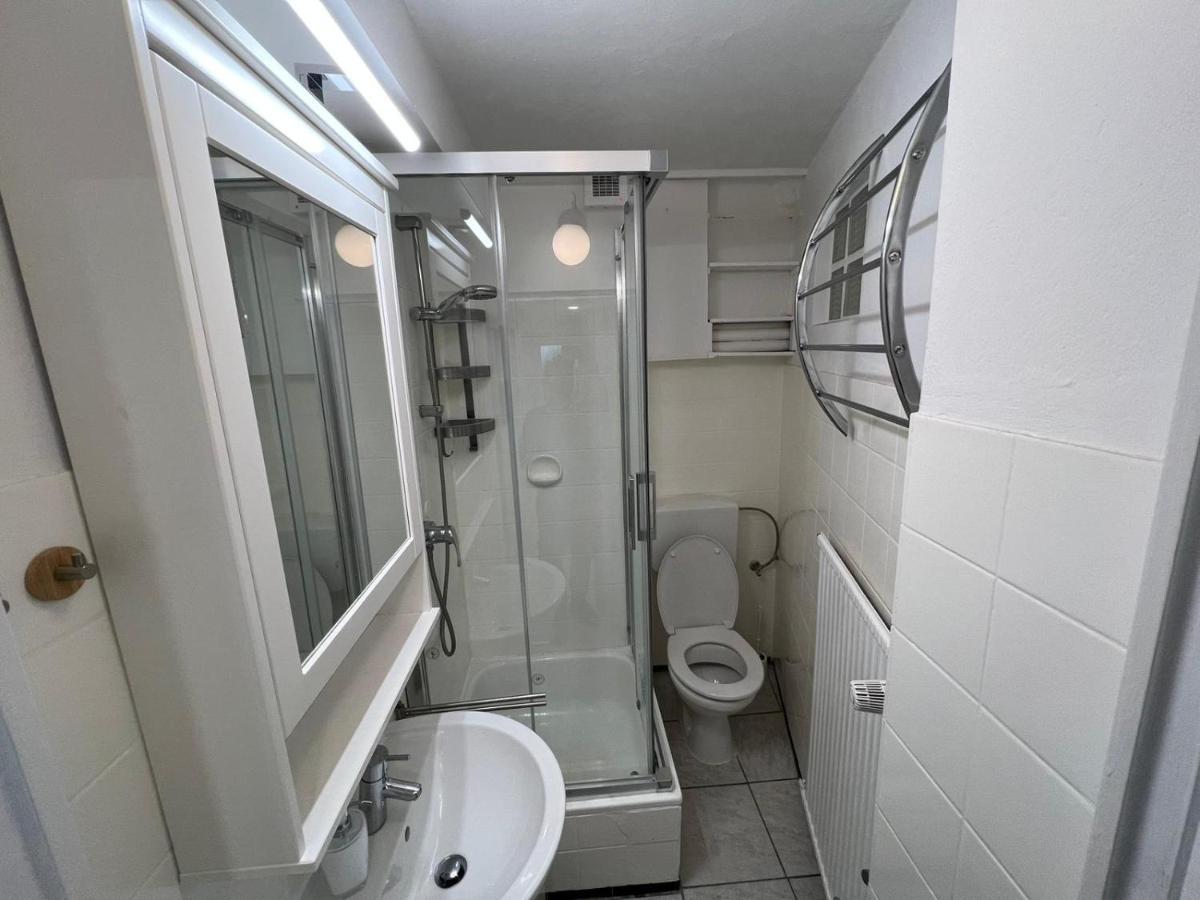 Schoenes Einfaches Zimmer In Oldenburg 109 Lägenhet Exteriör bild